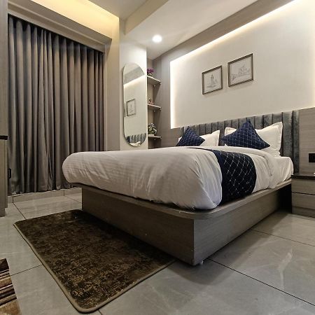 Hotel Asiana Sky Motera Ahmedabad Buitenkant foto