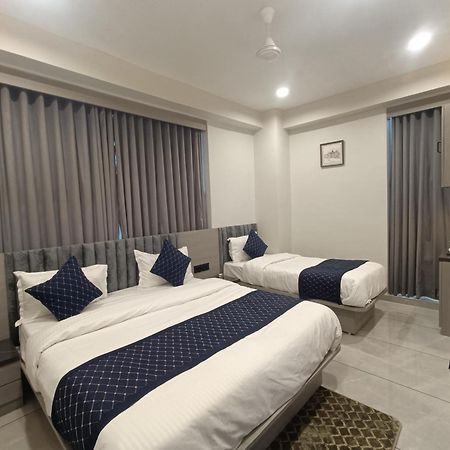 Hotel Asiana Sky Motera Ahmedabad Buitenkant foto