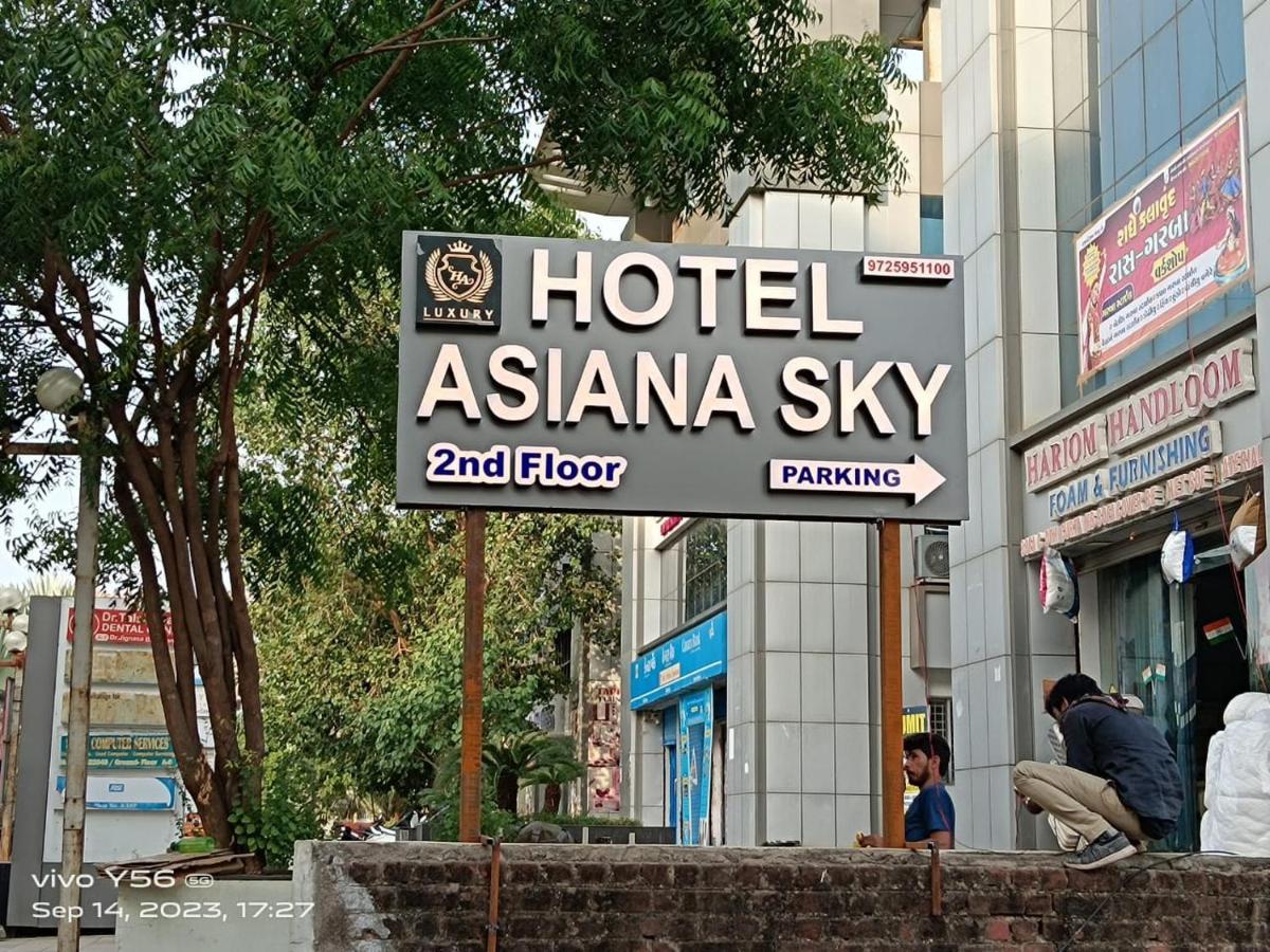 Hotel Asiana Sky Motera Ahmedabad Buitenkant foto