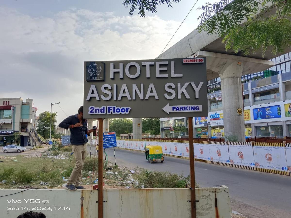 Hotel Asiana Sky Motera Ahmedabad Buitenkant foto