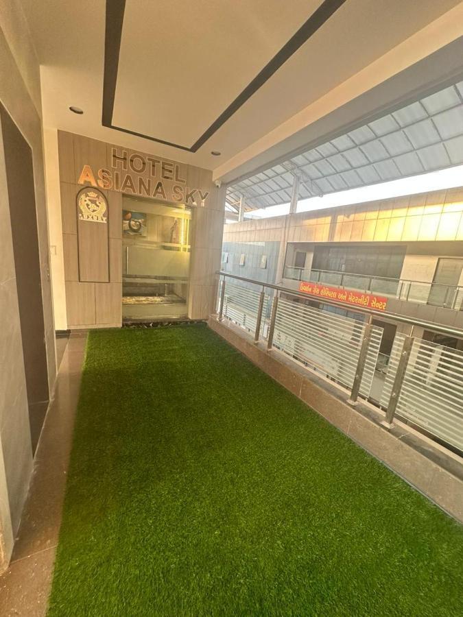 Hotel Asiana Sky Motera Ahmedabad Buitenkant foto