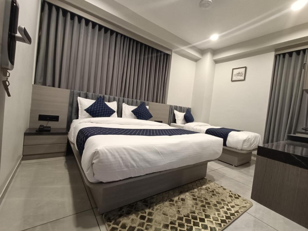 Hotel Asiana Sky Motera Ahmedabad Buitenkant foto
