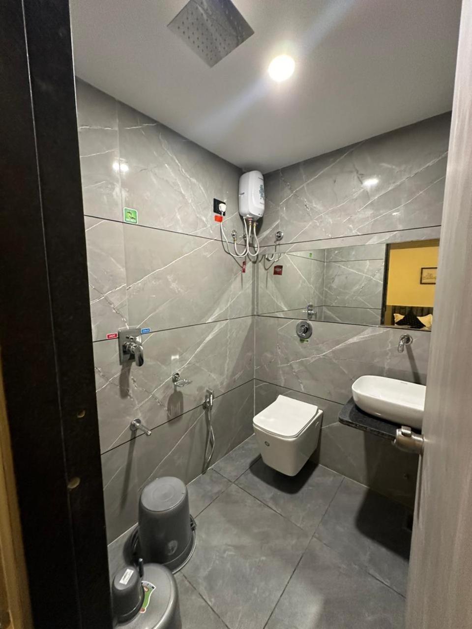 Hotel Asiana Sky Motera Ahmedabad Buitenkant foto