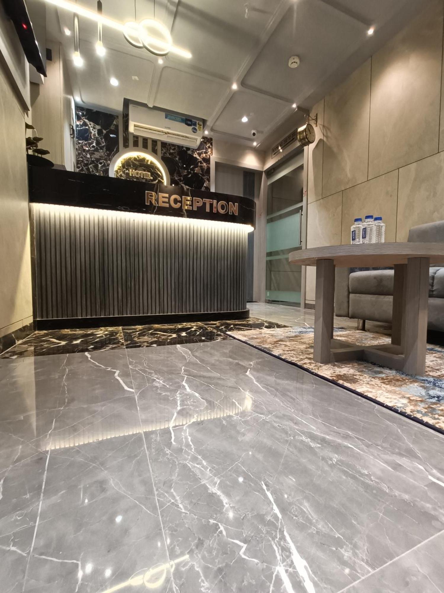 Hotel Asiana Sky Motera Ahmedabad Buitenkant foto